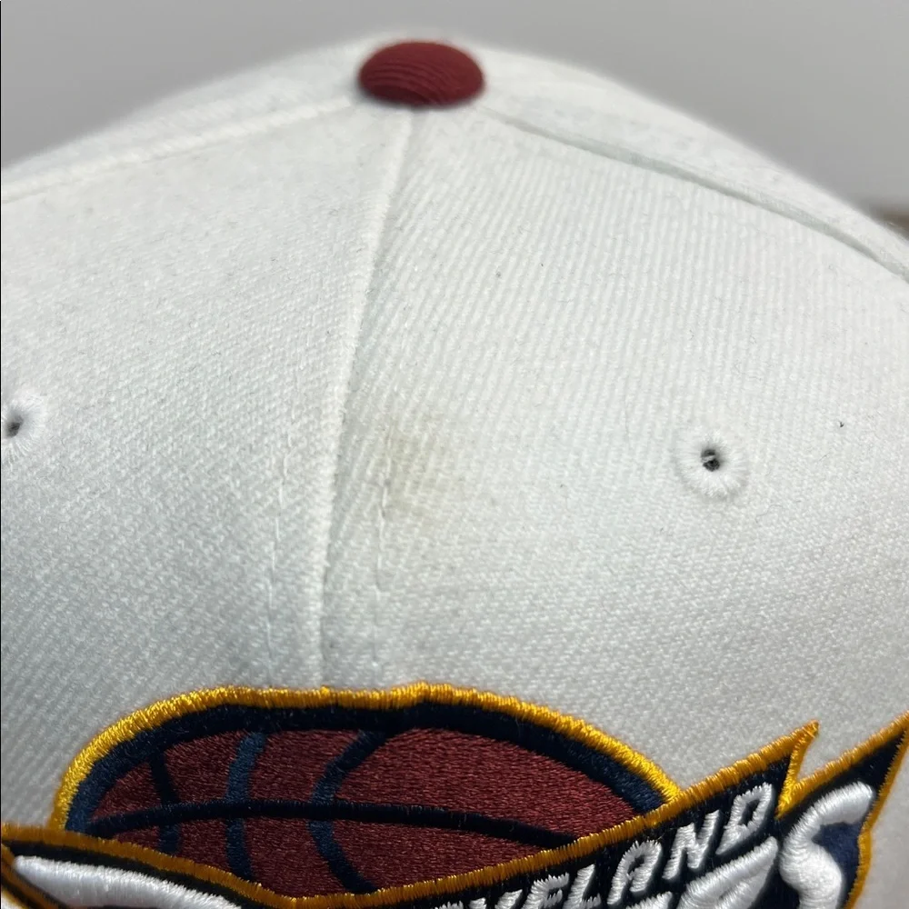 Mitchell & Ness Cleveland Cavaliers Snapback NBA Hardwood Classics Vintage Logo